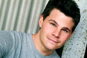 Фото - Йен Рид Кеслер: 300x200 / 16 Кб