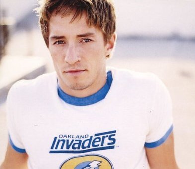 Фото - Брэдли Страйкер: 392x341 / 22 Кб