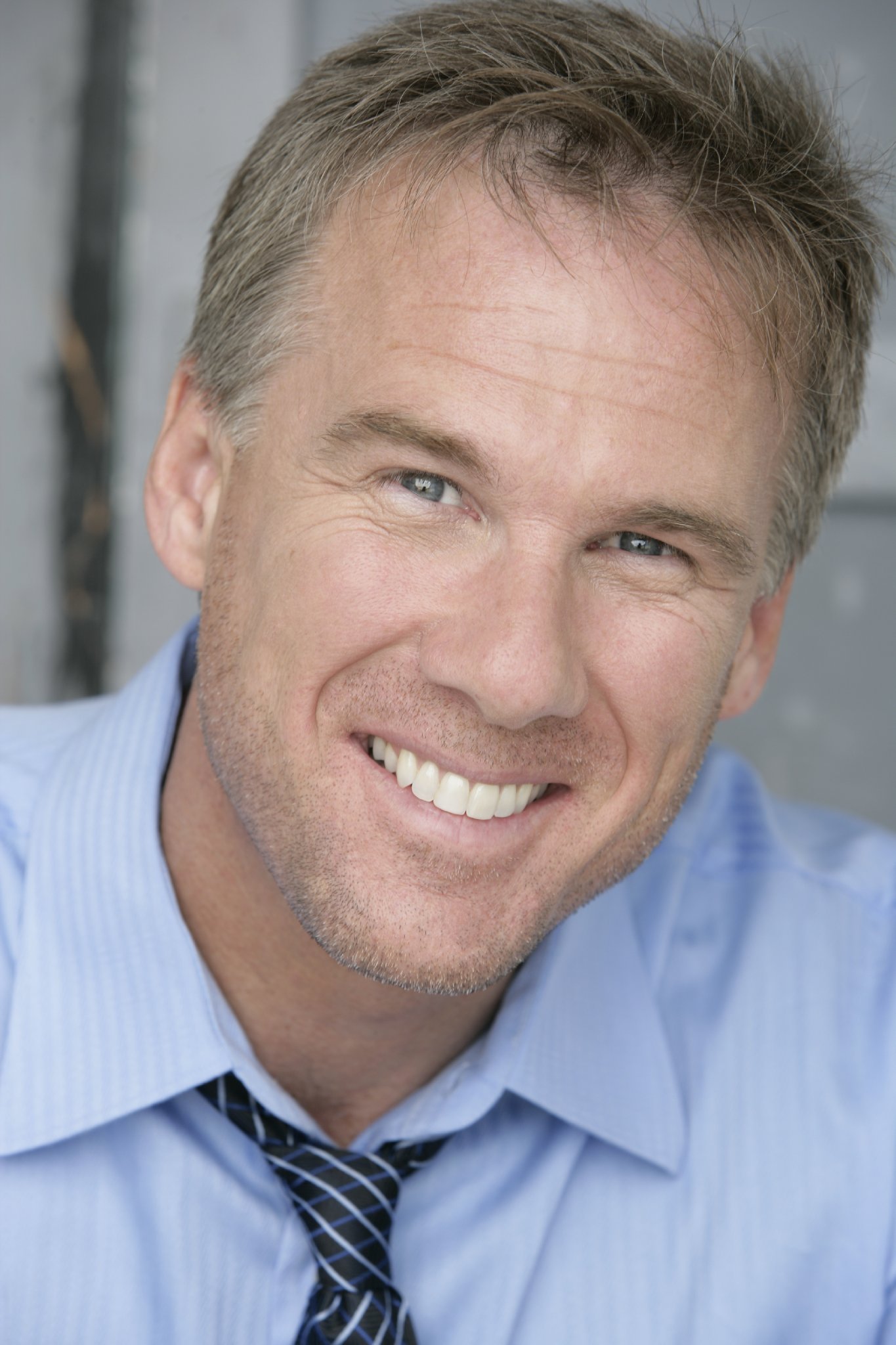 Фото - Питер Джеймс: 1365x2048 / 285 Кб