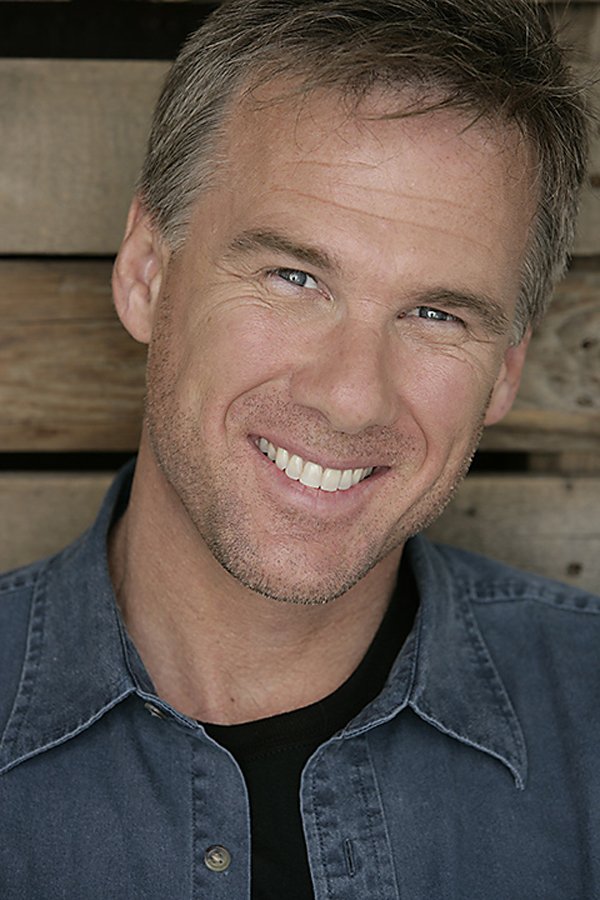 Фото - Питер Джеймс: 600x900 / 97 Кб