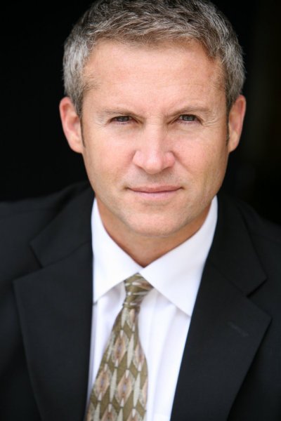 Фото - Bryan Friday: 400x600 / 30 Кб