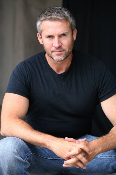 Фото - Bryan Friday: 400x600 / 34 Кб