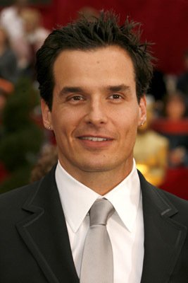 Фото - Антонио Сабато-мл.: 267x400 / 18 Кб