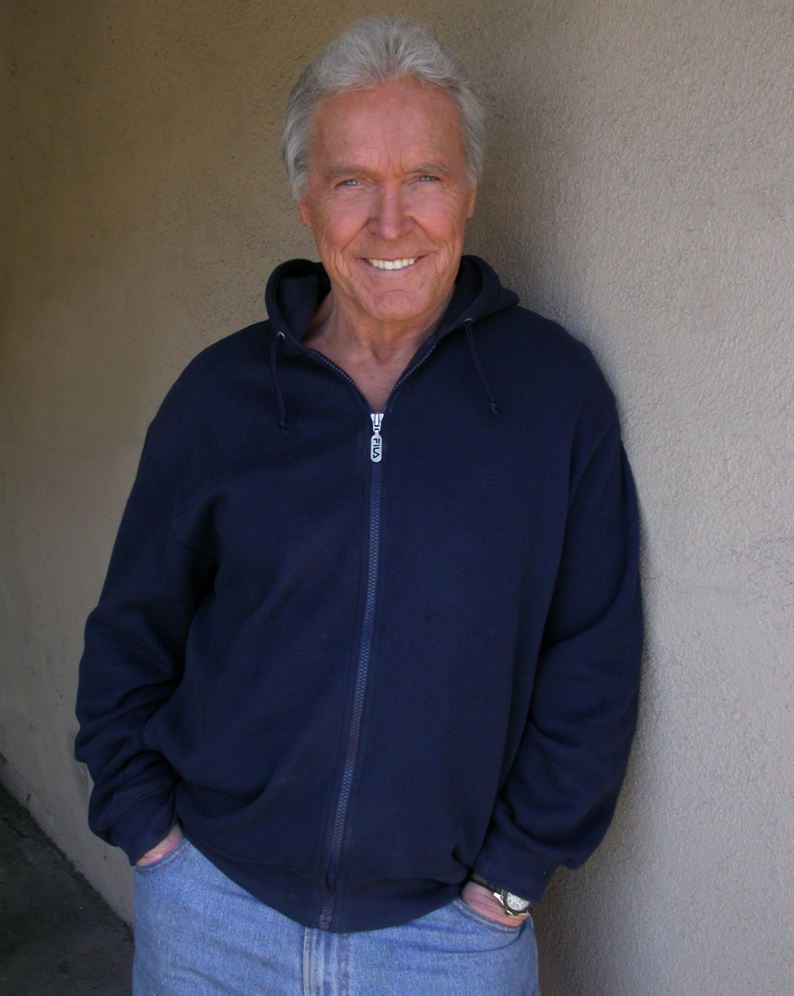 Фото - Daniel Keough: 1633x2048 / 379 Кб