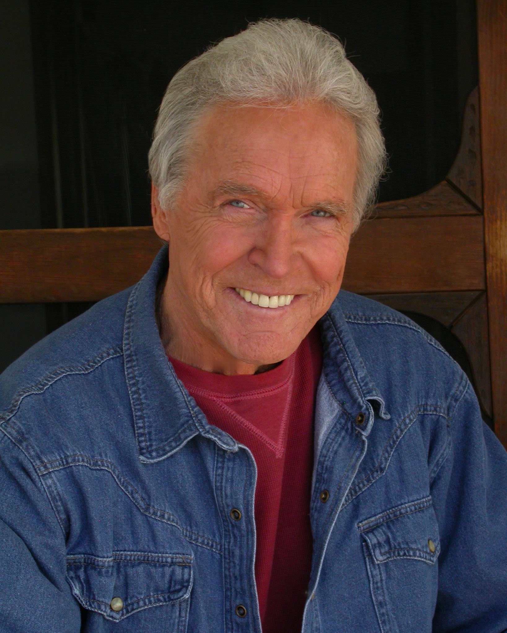 Фото - Daniel Keough: 1637x2045 / 440 Кб