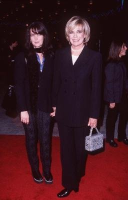 Фото - Линда Грэй: 256x400 / 14 Кб