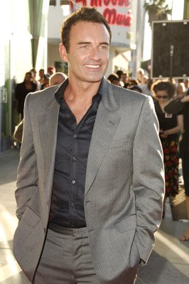 Фото - Джулиан МакМэхон: 266x400 / 28 Кб