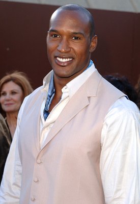 Фото - Генри Симмонс: 275x400 / 19 Кб