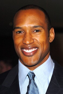 Фото - Генри Симмонс: 271x400 / 21 Кб