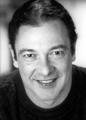 Фото - Джордж Сэндерс: 300x419 / 19 Кб