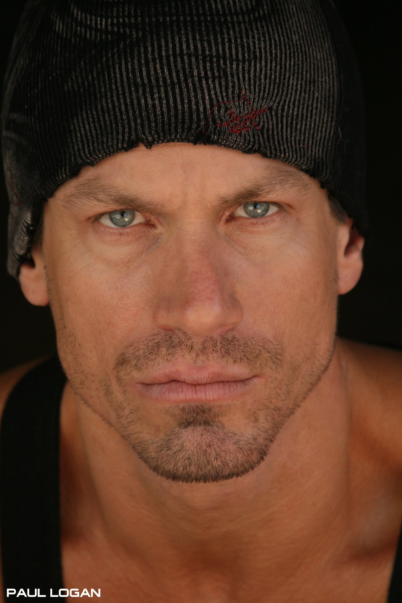 Фото - Пол Логан: 1365x2048 / 302 Кб