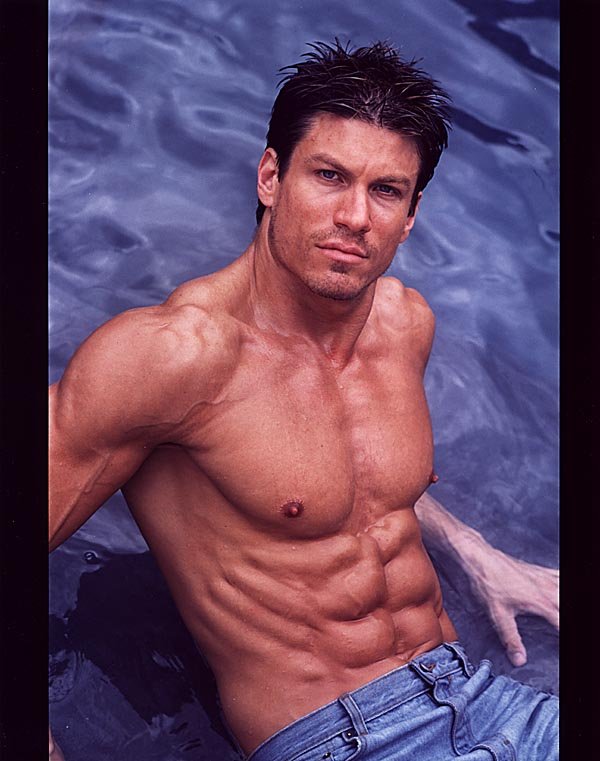 Фото - Пол Логан: 600x761 / 76 Кб