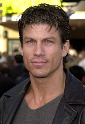 Фото - Пол Логан: 274x400 / 23 Кб