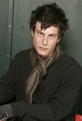 Фото - Ной Сеган: 272x400 / 20 Кб