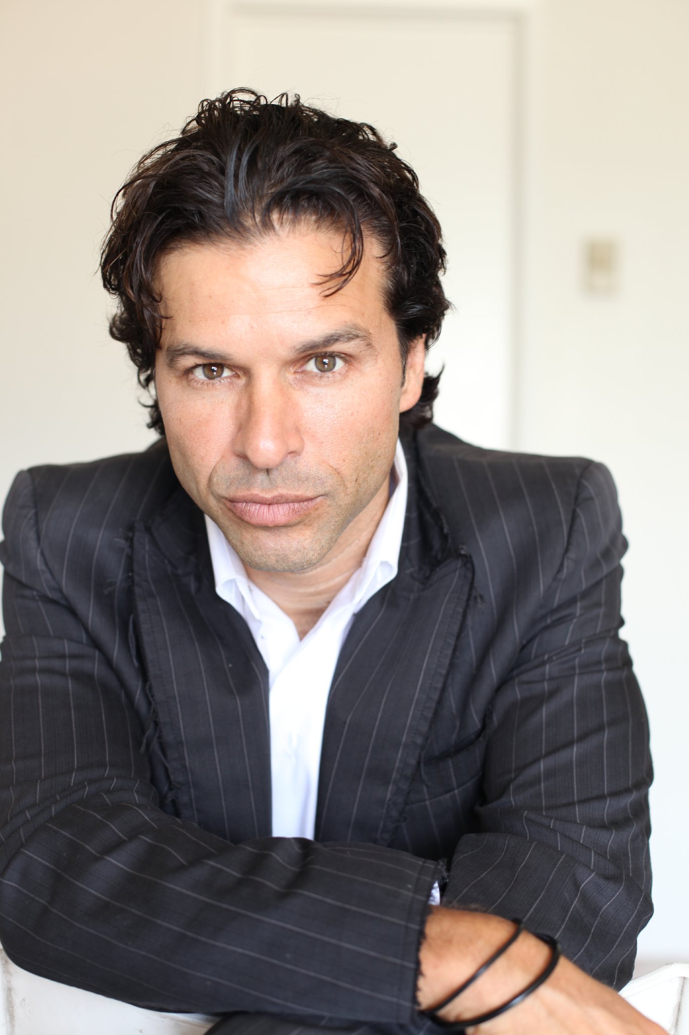 Фото - Christopher Maleki: 1365x2048 / 243 Кб