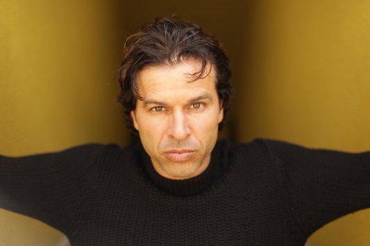 Фото - Christopher Maleki: 533x355 / 20 Кб