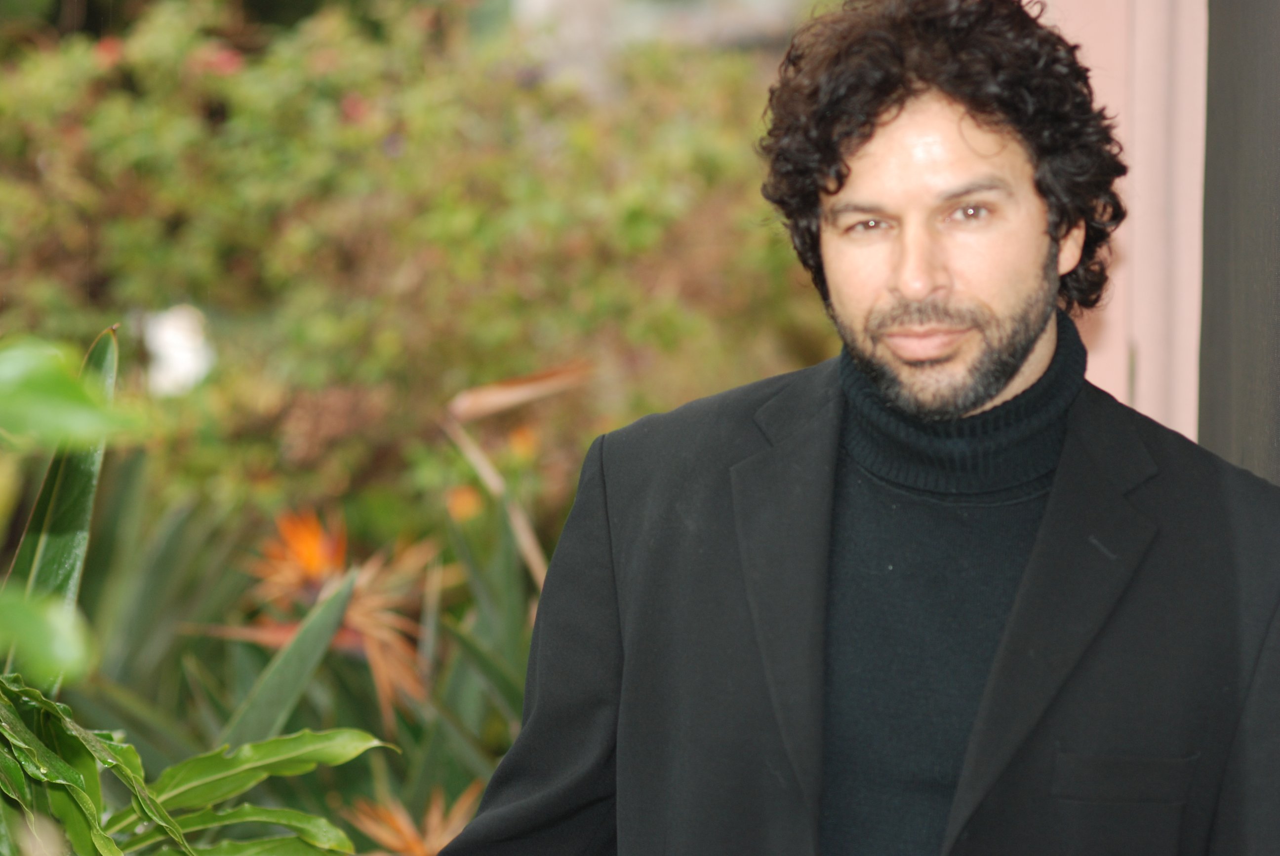 Фото - Christopher Maleki: 2592x1735 / 353 Кб