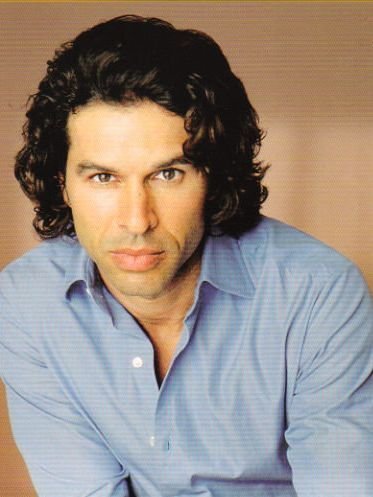 Фото - Christopher Maleki: 373x497 / 34 Кб