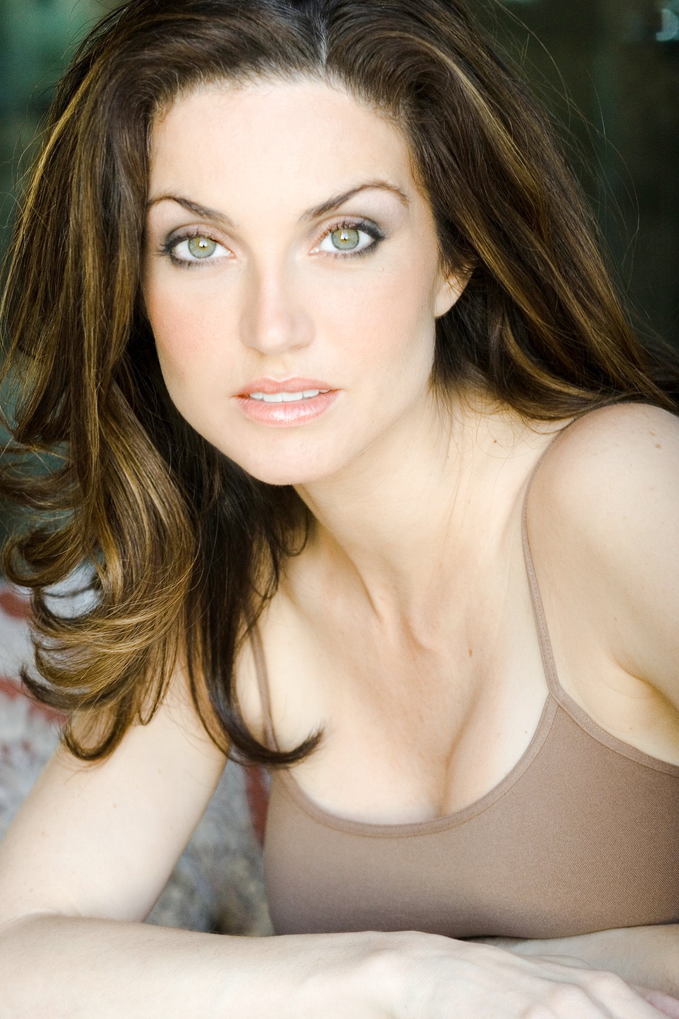 Фото - Элена Лайонс: 1365x2048 / 474 Кб