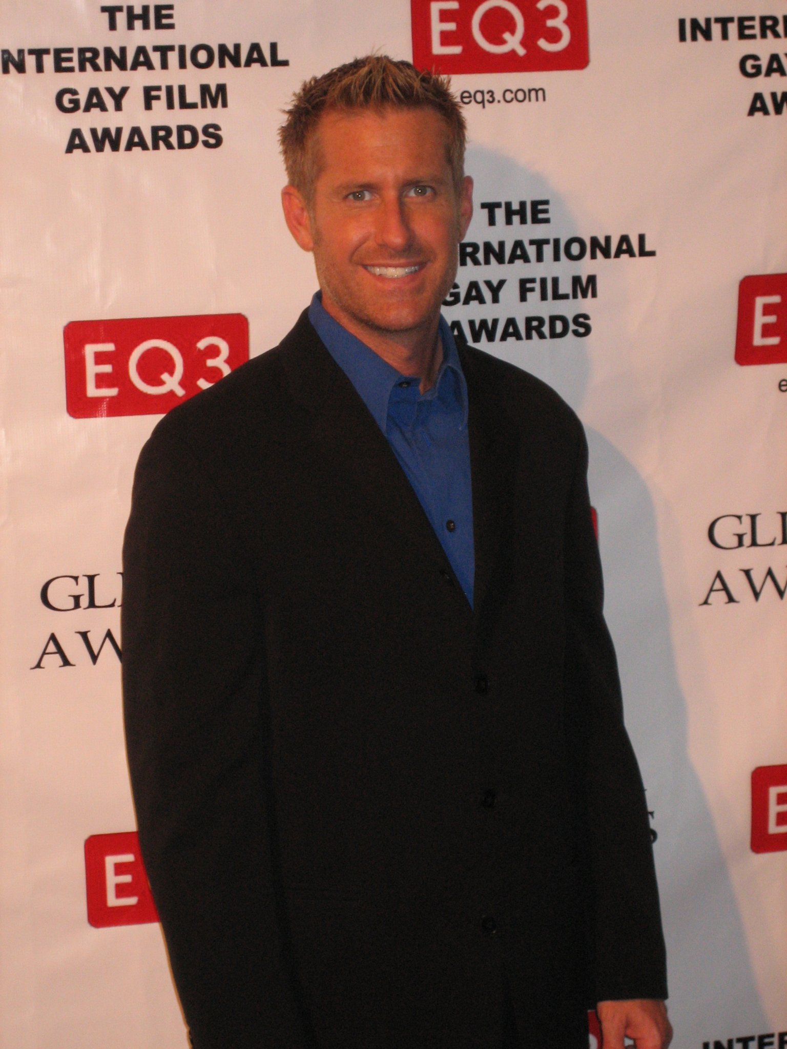 Фото - Joe Everett Michaels: 1536x2048 / 370 Кб