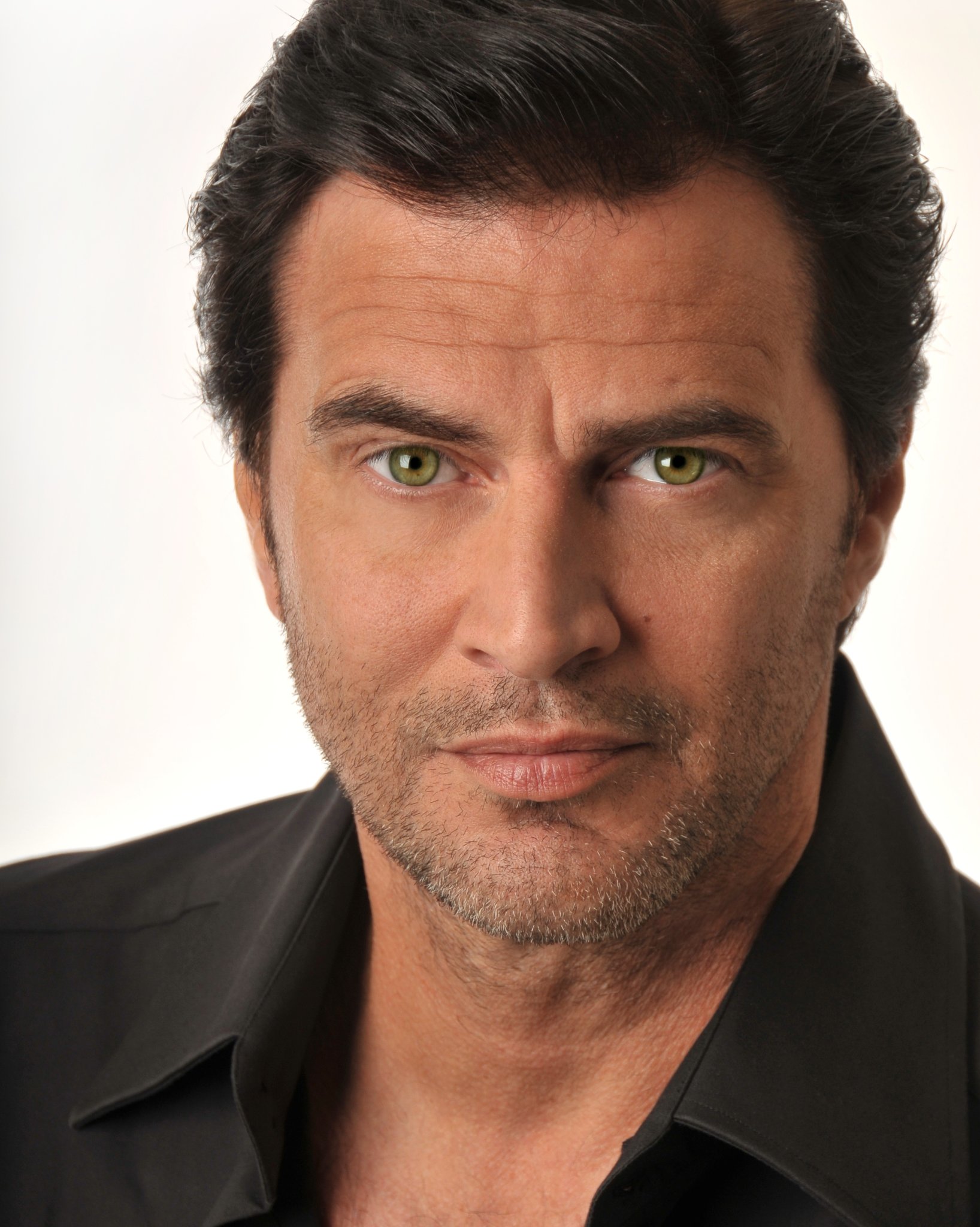 Фото - Джон Инос III: 1636x2048 / 365 Кб