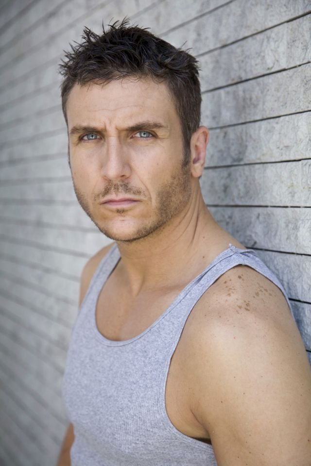 Фото - Russell Reynolds: 640x960 / 75 Кб