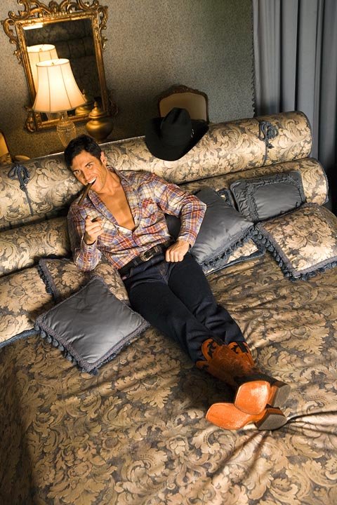 Фото - Russell Reynolds: 480x720 / 108 Кб