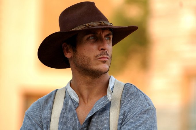 Фото - Russell Reynolds: 681x453 / 46 Кб