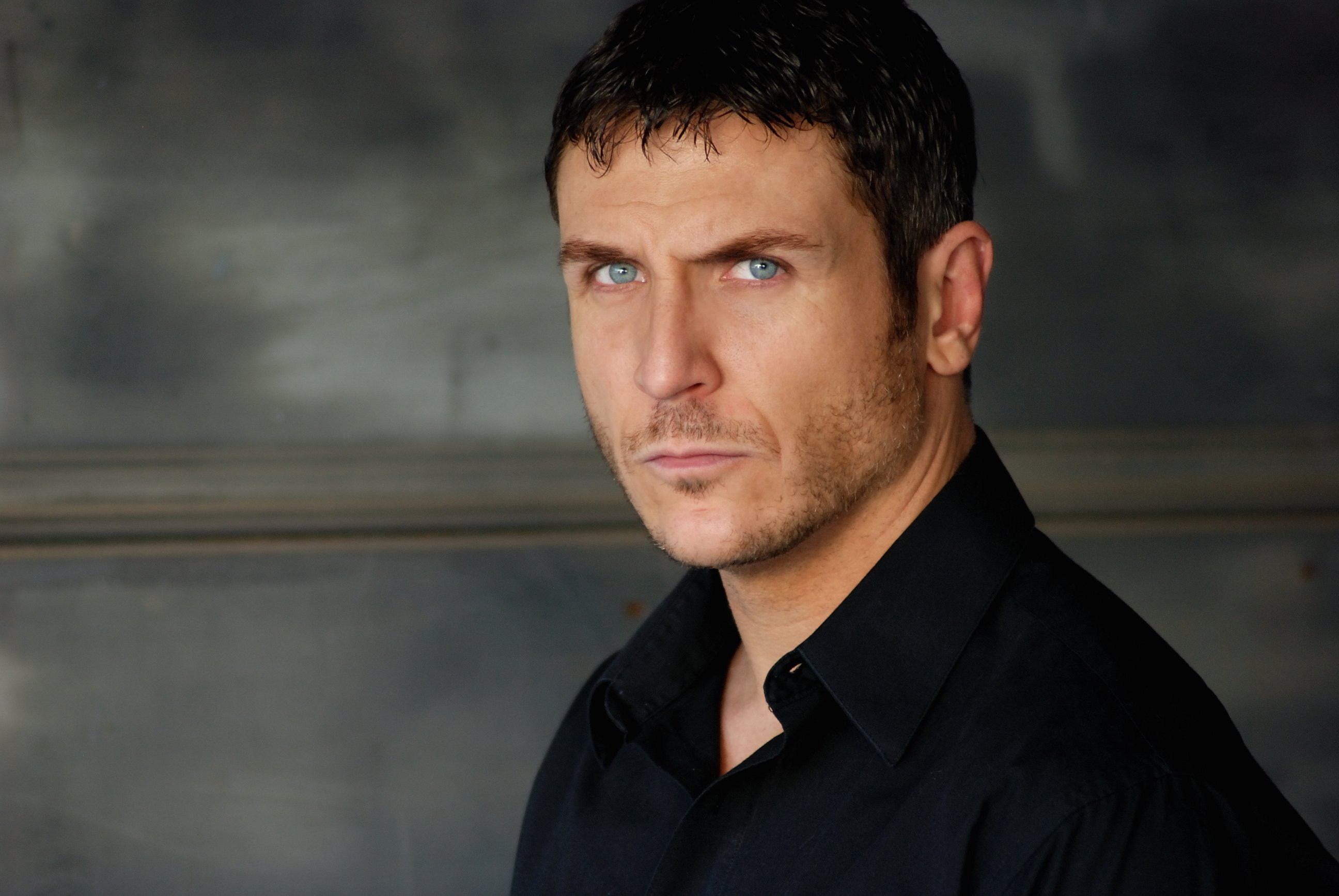 Фото - Russell Reynolds: 2592x1735 / 377 Кб