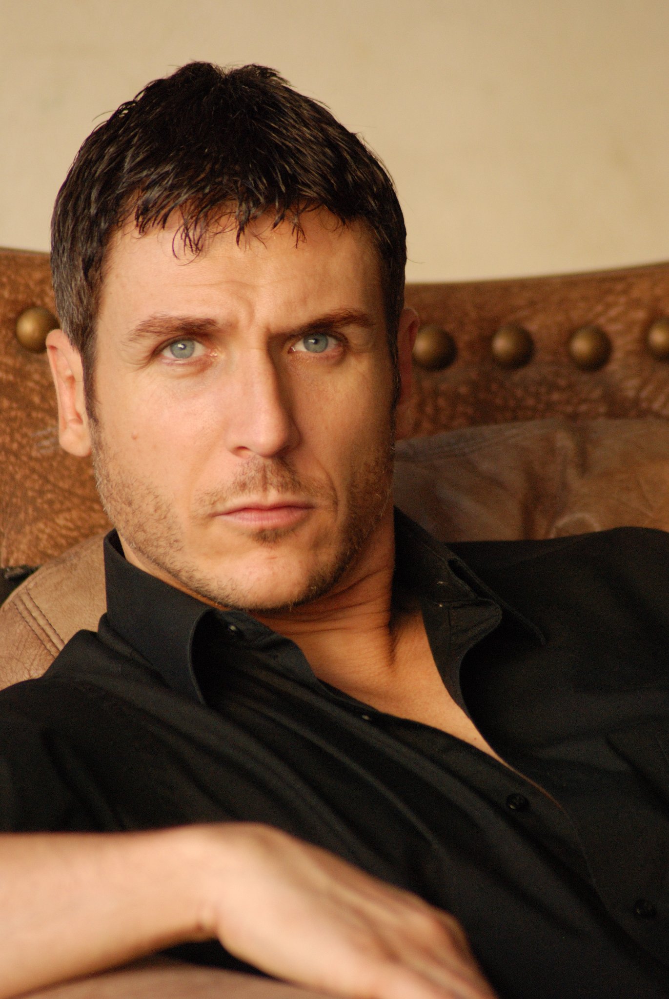 Фото - Russell Reynolds: 1371x2048 / 382 Кб