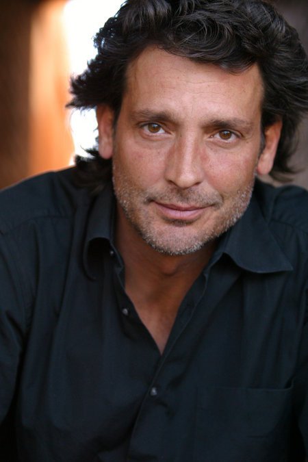 Фото - Роберт Торти: 450x675 / 38 Кб