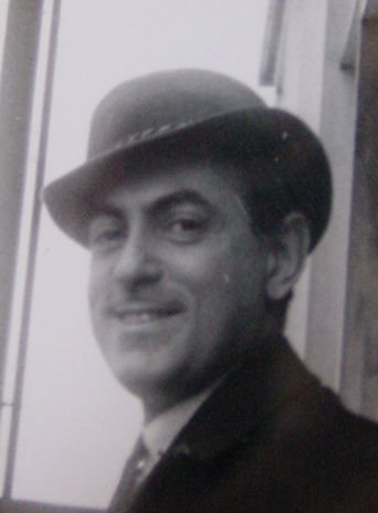 Фото - Эдвард Мэнн: 342x464 / 18 Кб