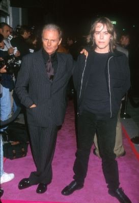 Фото - Майкл Де Барр: 273x400 / 19 Кб