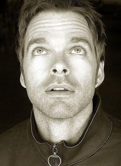 Фото - Джошуа Кокс: 426x584 / 62 Кб