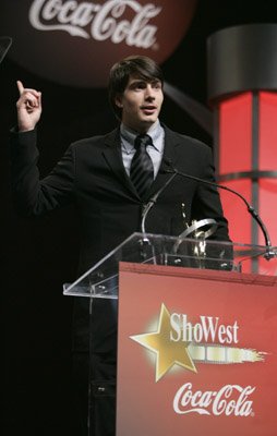 Фото - Брэндон Рут: 254x400 / 18 Кб