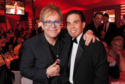 Фото - Элтон Джон: 400x267 / 25 Кб