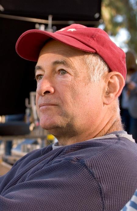 Фото - Гэри Дэвид Голдберг: 450x692 / 65 Кб