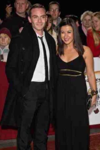 Фото - Дэниэл Броклбэнк: 320x480 / 22 Кб