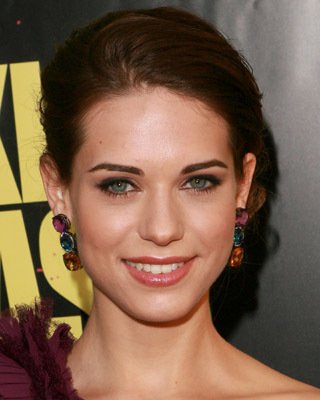 Фото - Линдси Фонсека: 320x400 / 23 Кб