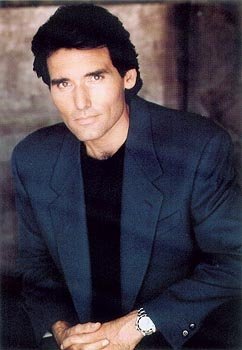 Фото - John Castellanos: 242x350 / 19 Кб