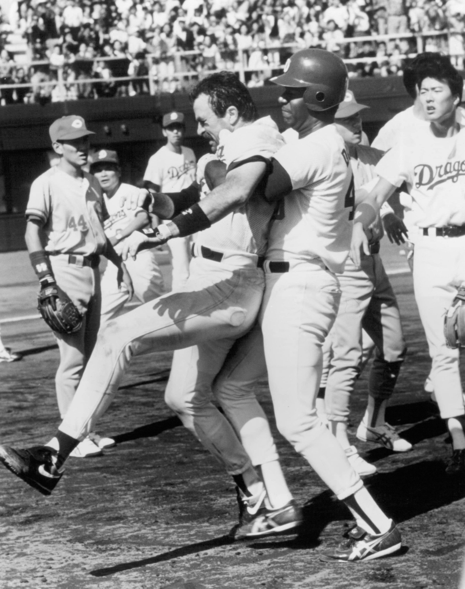 Фото - Деннис Хейсберт: 1616x2048 / 436 Кб