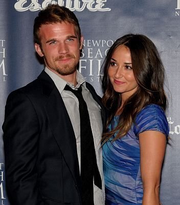 Фото - Кэм Жиганде: 352x400 / 32 Кб