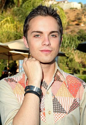 Фото - Томас Деккер: 275x400 / 33 Кб