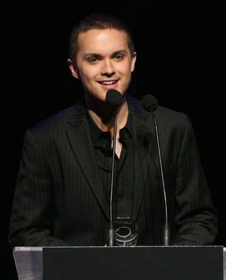 Фото - Томас Деккер: 323x400 / 16 Кб