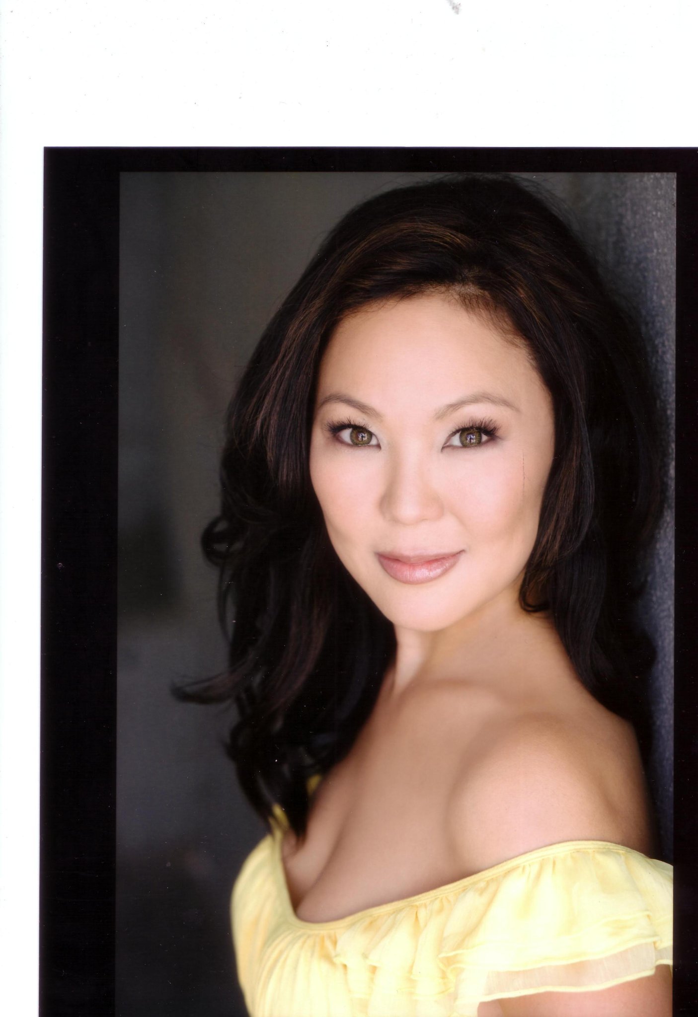 Фото - Анджела Оу: 1405x2048 / 214 Кб