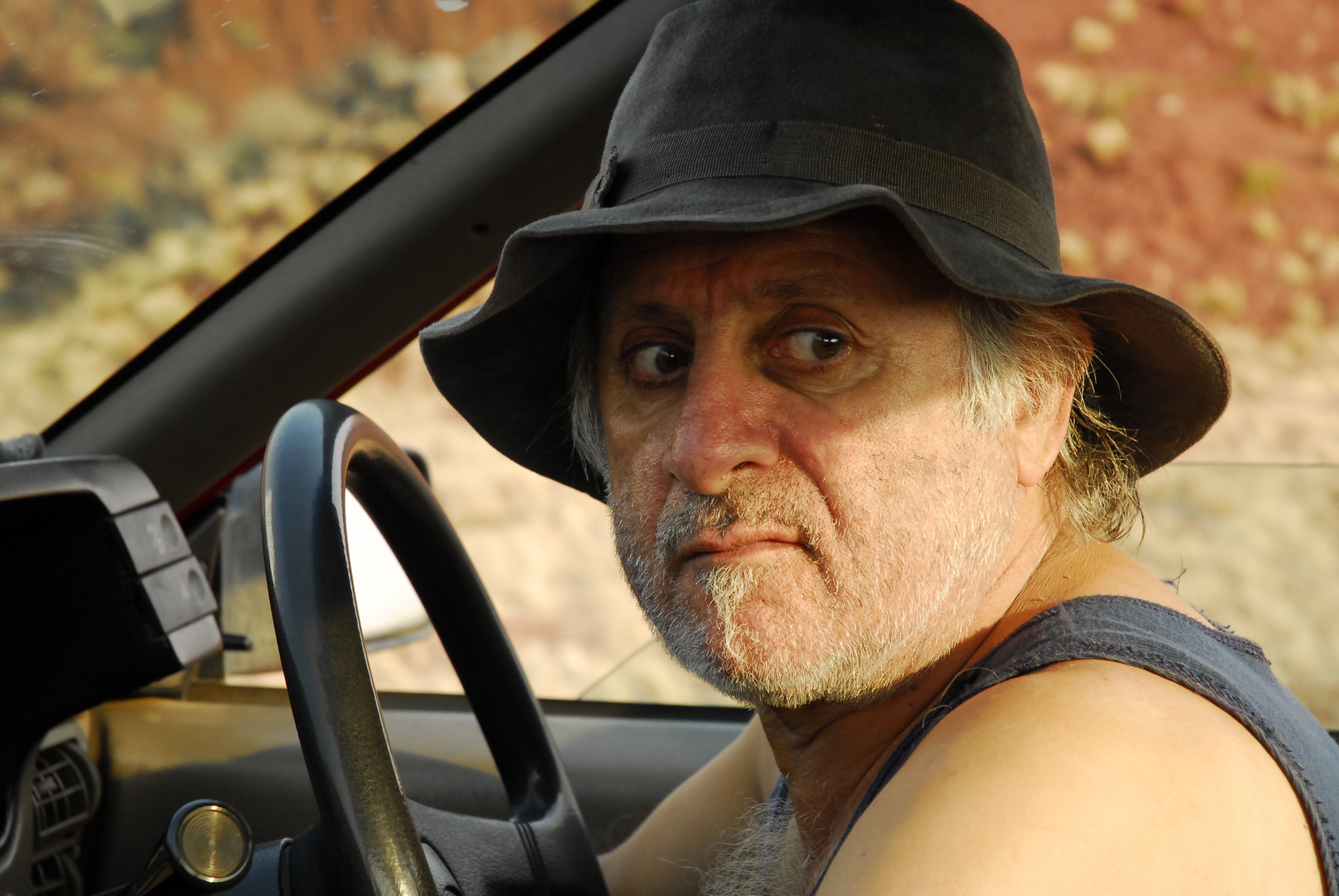 Фото - Терри Камиллери: 2592x1735 / 458 Кб