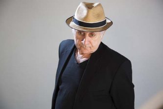 Фото - Терри Камиллери: 333x222 / 9 Кб