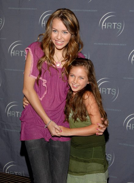 Фото - Майли Сайрус: 439x600 / 51 Кб