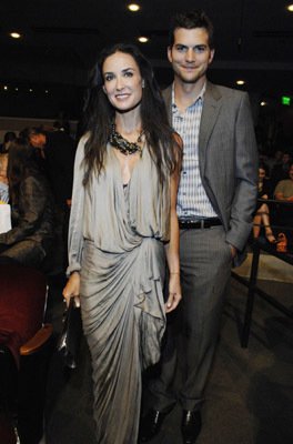 Фото - Эштон Кутчер: 264x400 / 22 Кб