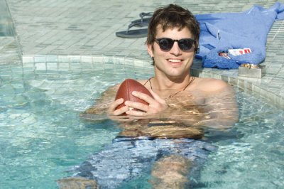 Фото - Эштон Кутчер: 400x266 / 31 Кб